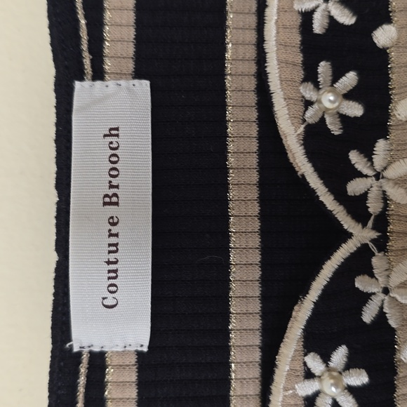 Black and Cream Striped Long Sleeves Top with Floral Accents Size M - Picture 4 of 7